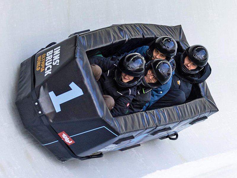 Olympiaworld Innsbruck Bobraft mit 4 Fahrer:innen