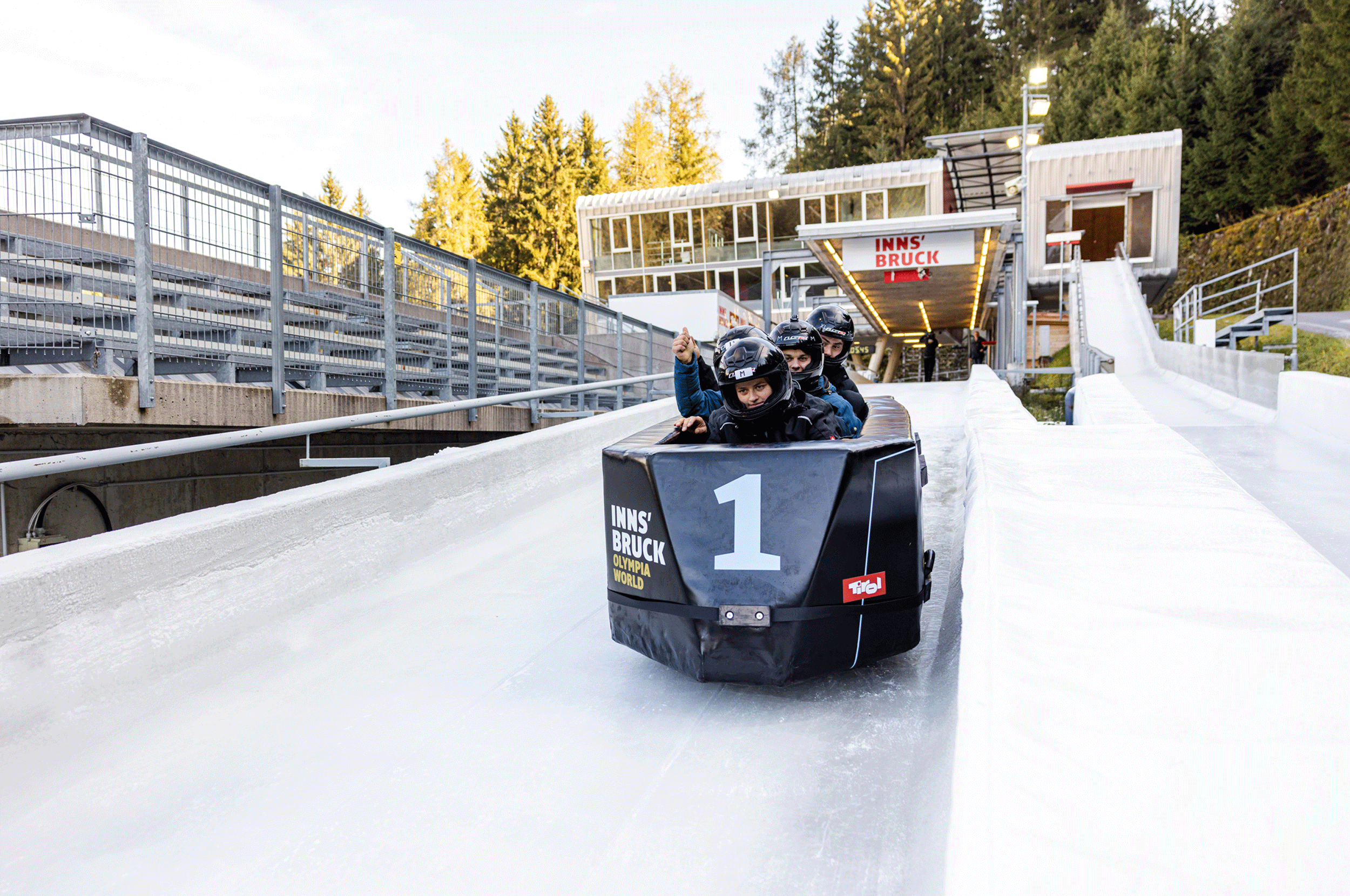 Olympiaworld Innsbruck Bobraft beim Start