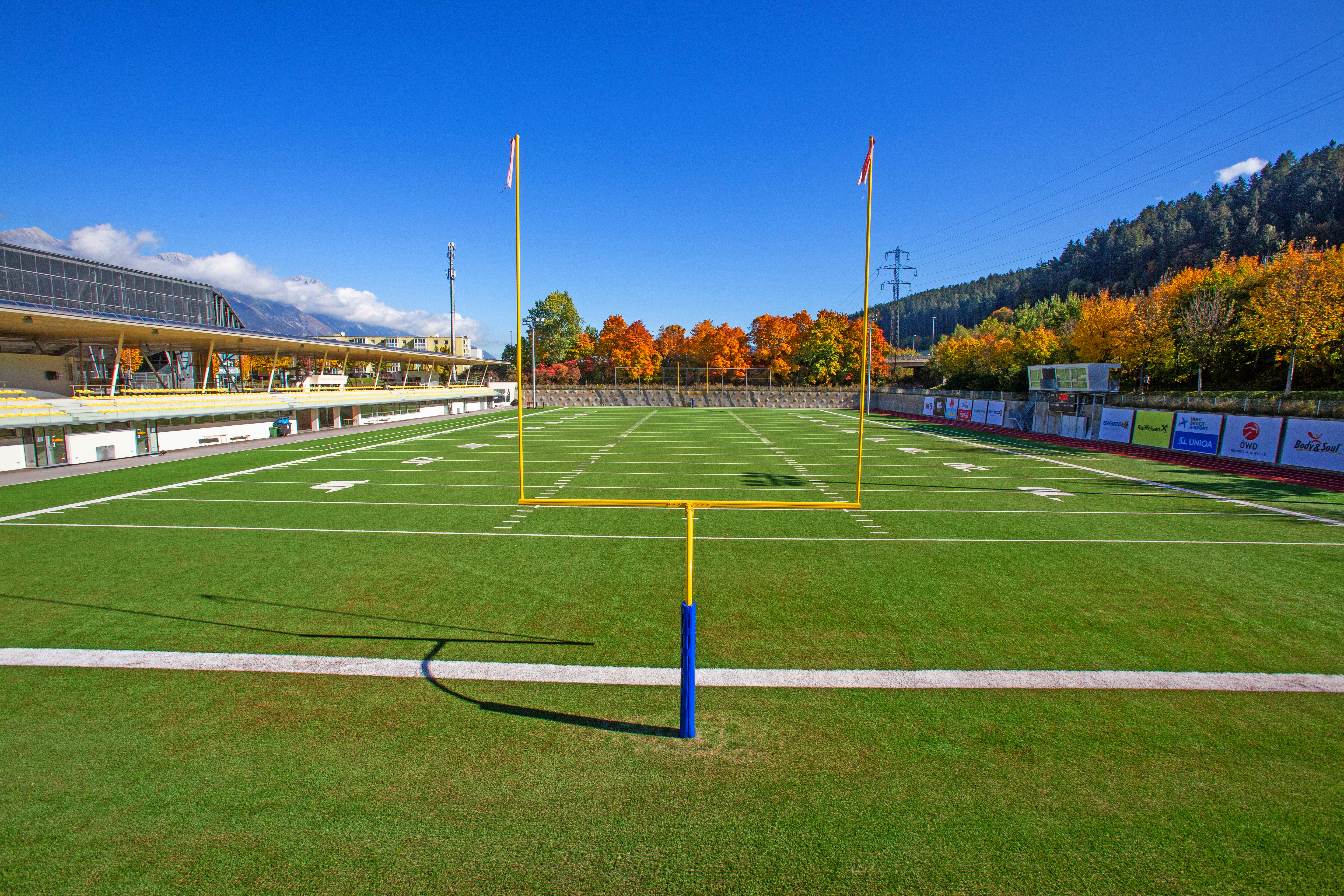 Olympiaworld Innsbruck Spielfeld und Tribünen