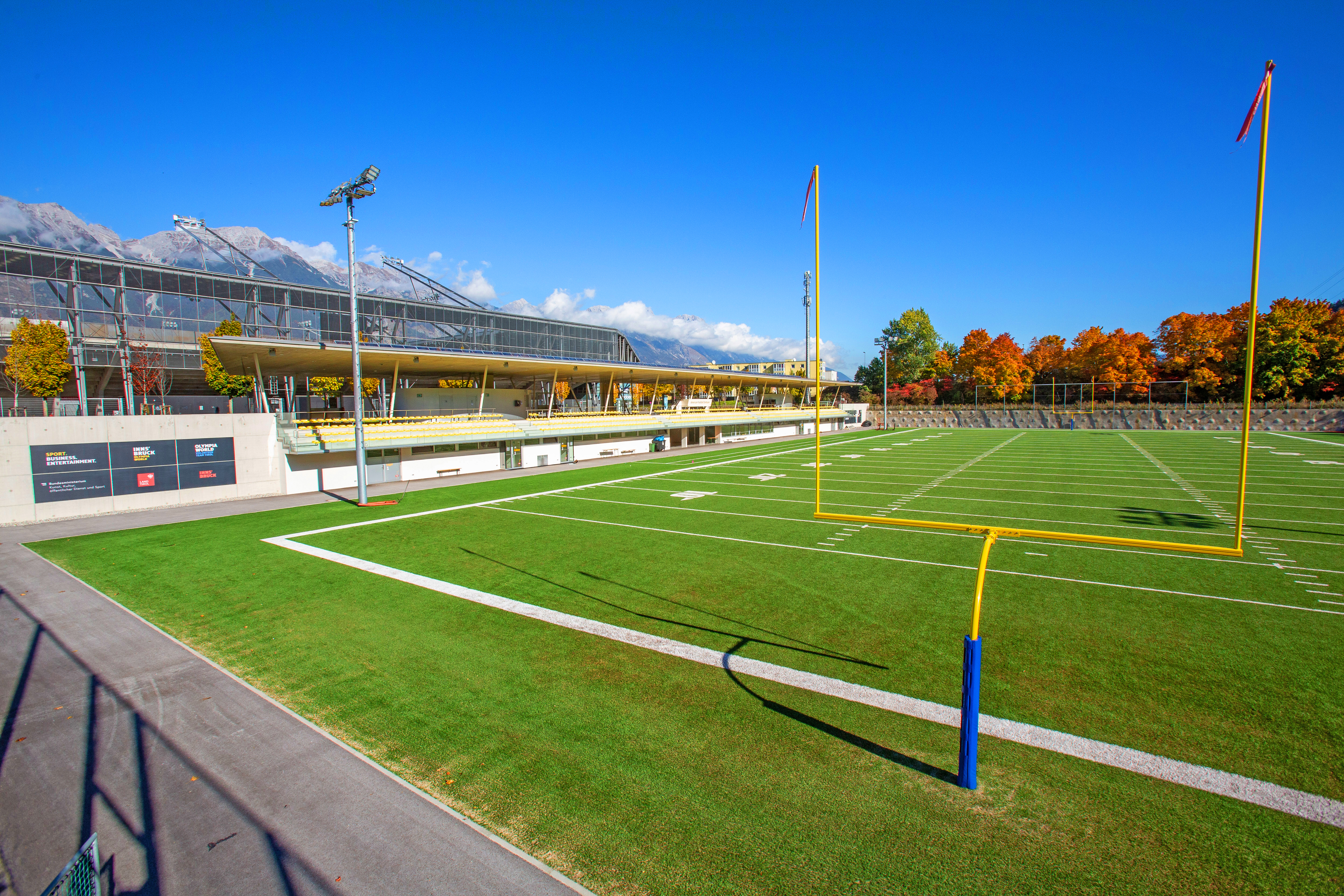 Olympiaworld Innsbruck Spielfeld und Tribünen