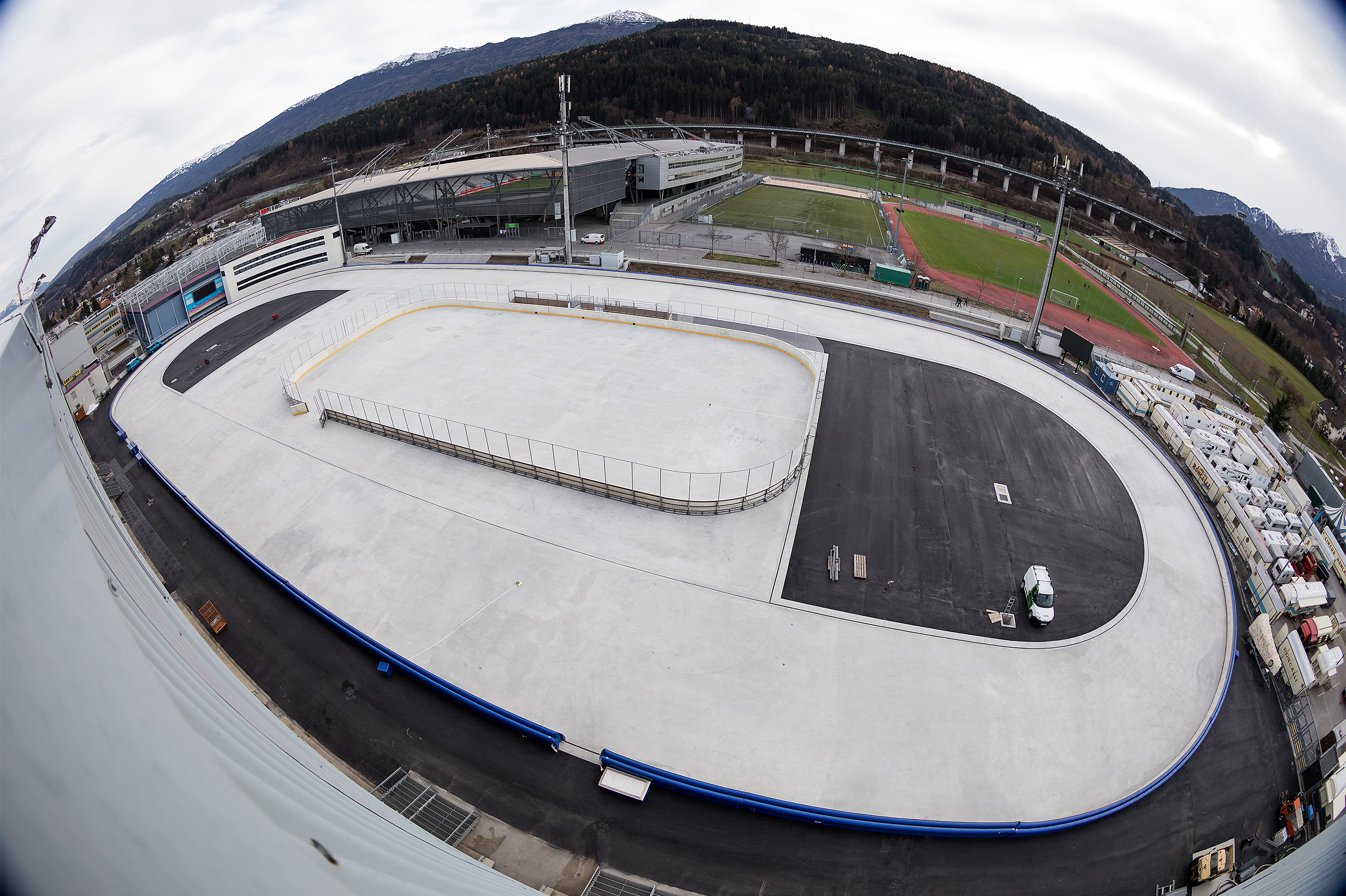 Foto der Außenanlagen der Olympiaworld Innsbruck