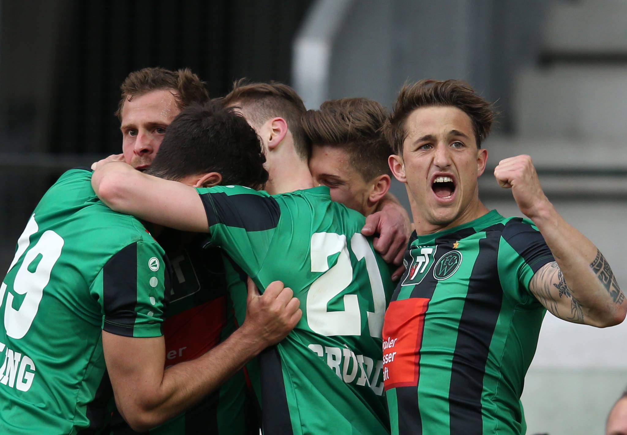 Tivoli Stadion Tirol Olympiaworld Innsbruck jubelnde Fußballer
