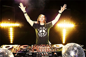 Olympiaworld Innsbruck cheering David Guetta